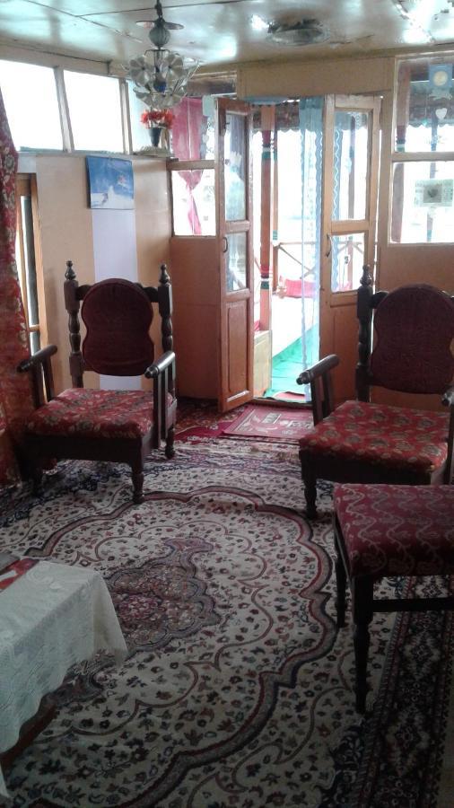 Houseboat Dunhill Bed & Breakfast Srinagar  Exterior photo